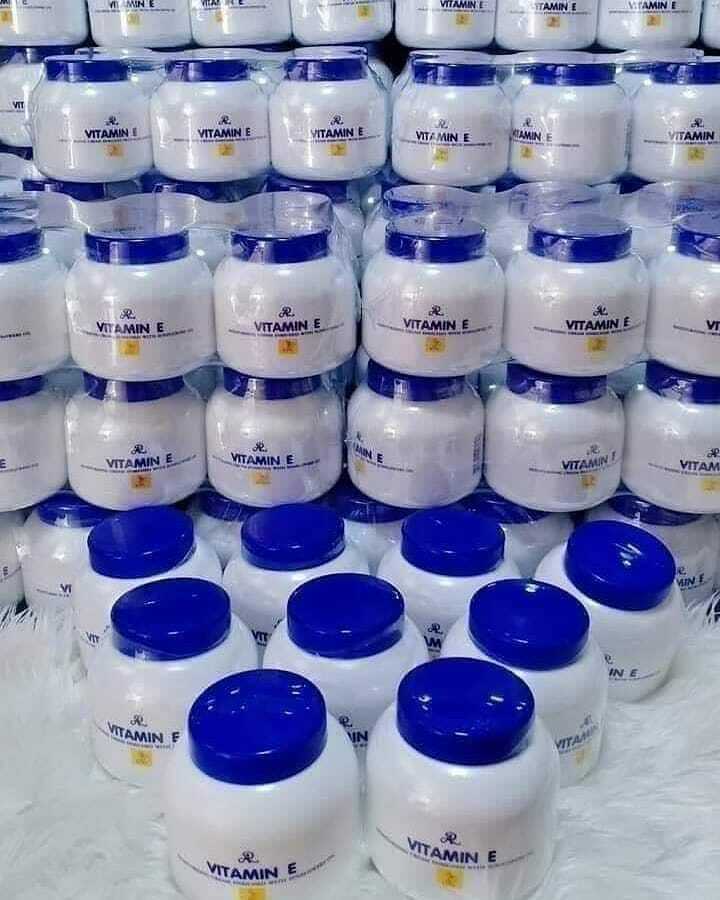 AR Vitamin E Moisturising Cream With Sunflowers Oil 200ml tub